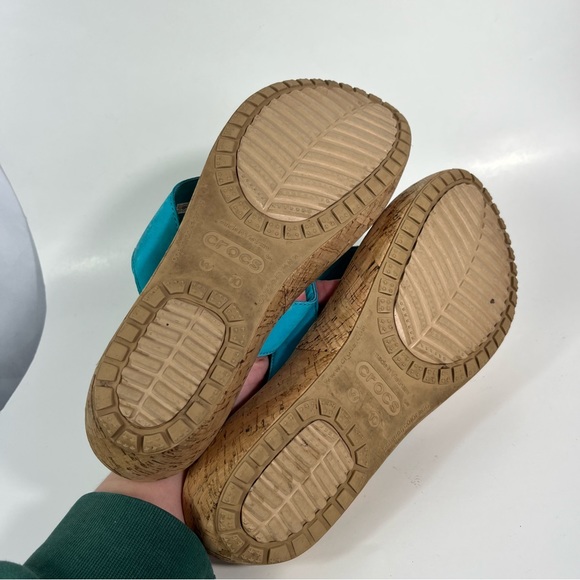 Crocs Womens Seashell Rhinestone Charm Turquoise Blue Thong Flop Flop Sandals 10 - Picture 2 of 5